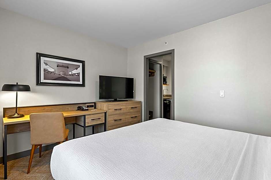Sandman Hotel & Suites Calgary West