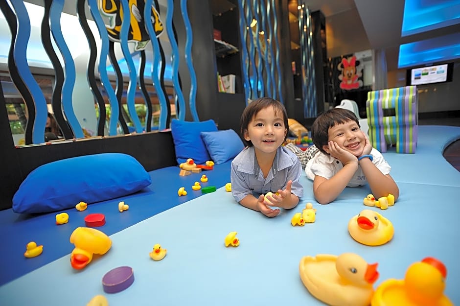 Ramada Plaza by Wyndham Bangkok Menam Riverside