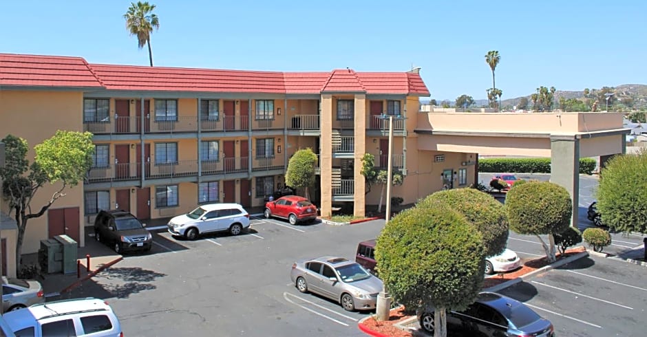 Rancho San Diego Inn & Suites