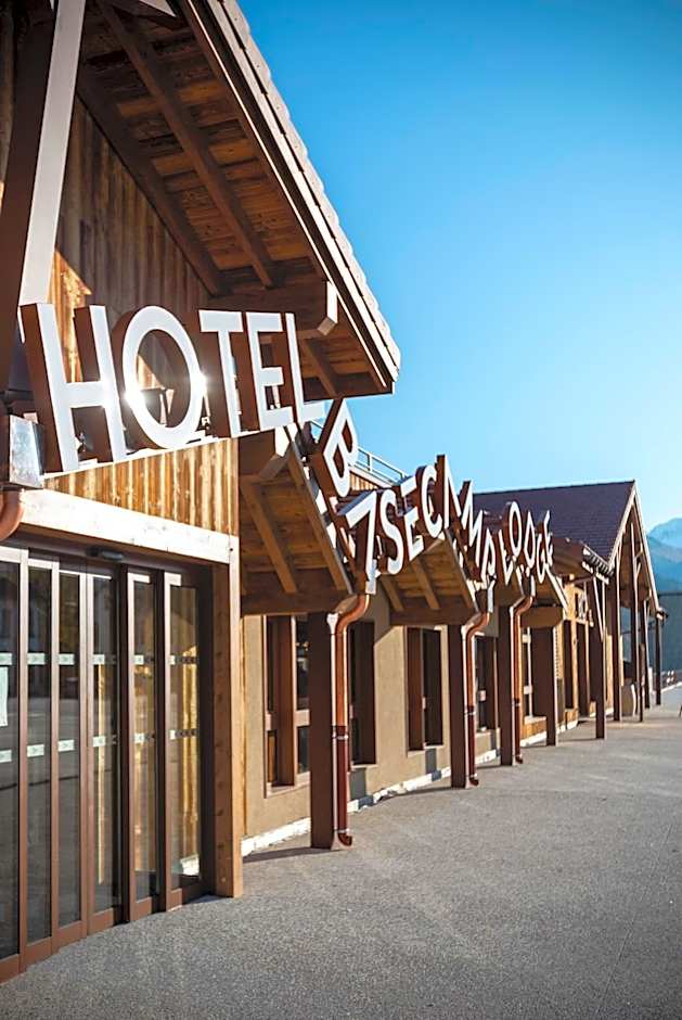Hotel Base Camp Lodge