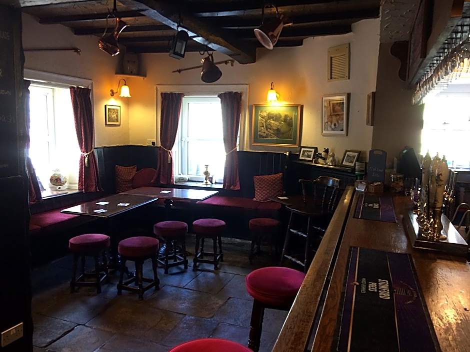 Fox and hounds starbotton