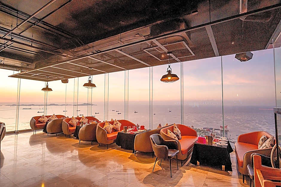 Oakwood Hotel & Residence Sri Racha