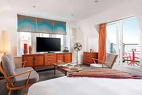 King-Superior-Ensuite with Shower-Balcony-Sea View