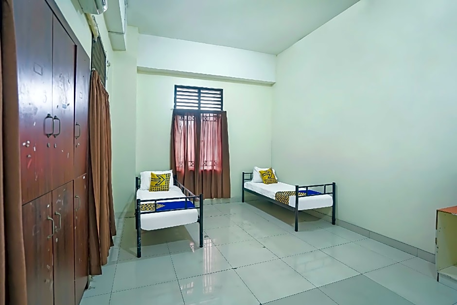 SPOT ON 91956 Kost Titian Zaman