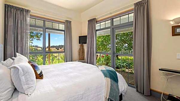 Hawkdun Rise Vineyard & Accommodation