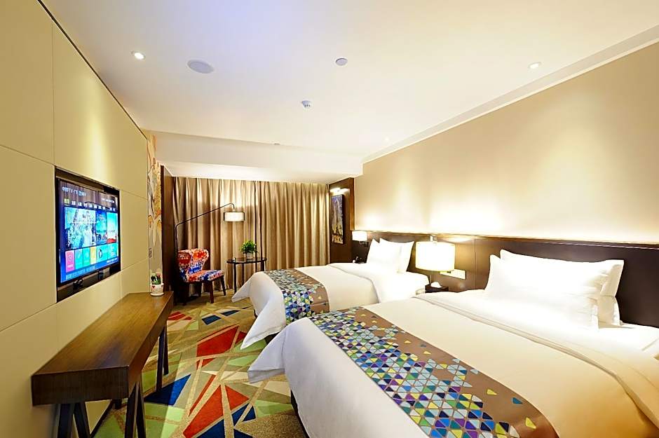 ZMAX Hotel Guangzhou Railway Station Sanyuanli  Metro Station