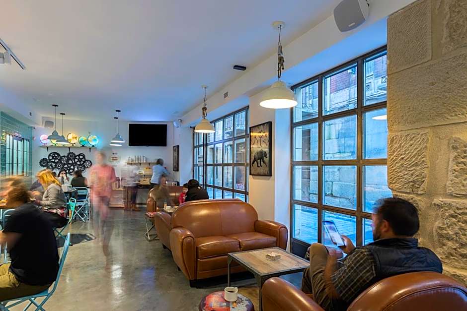 Winederful Hostel & Café