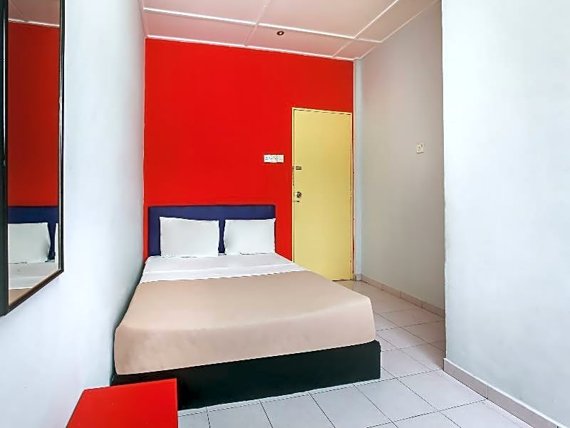 OYO 89615 T Family Hotel