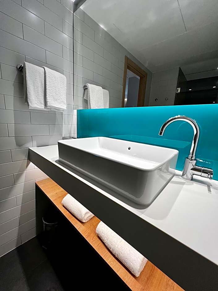 Holiday Inn Express Madrid Airport By IHG