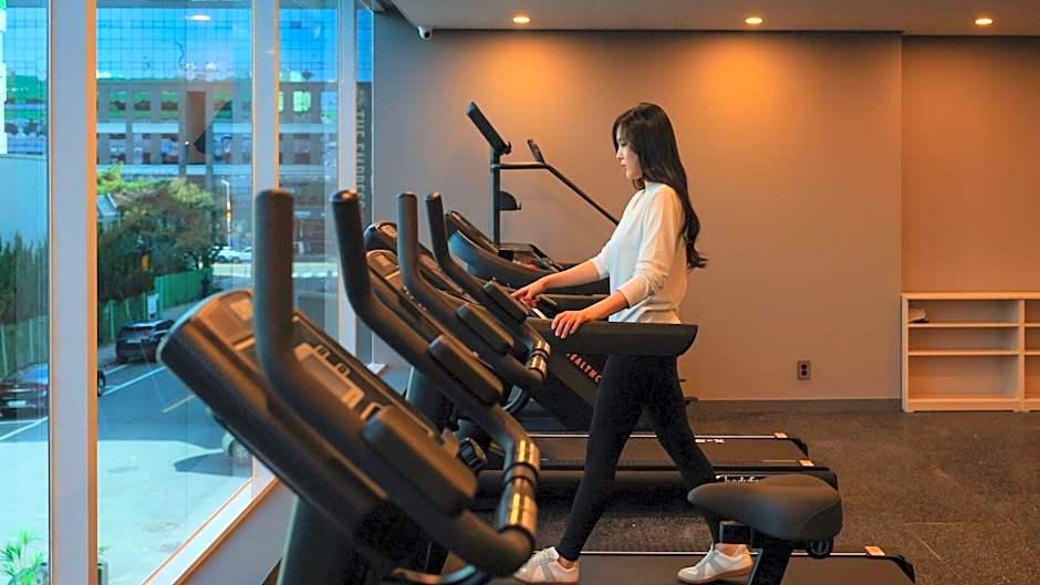 Workers Hotel Daejeon by Aank