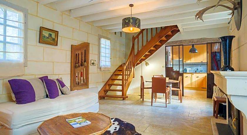 Le Chateau de Candes, sa Tour et ses Suites.