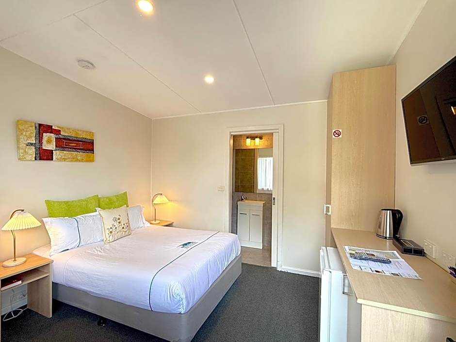 Beachcomber Motel & Apartments