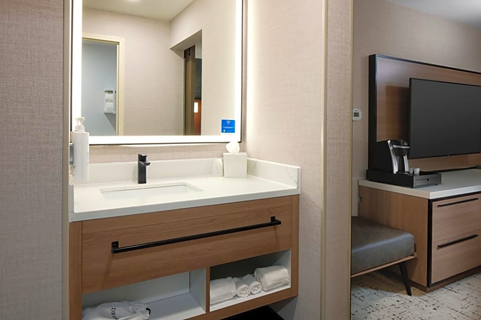 Hampton Inn Newark Airport