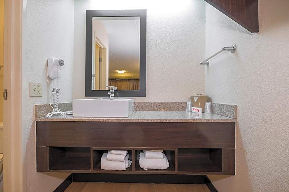 Red Roof Inn - West Monroe