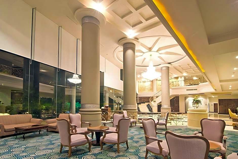 Grand Riverside Hotel