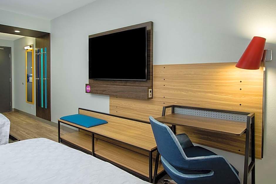 Photo 1 of 6 of 2 Queen Beds