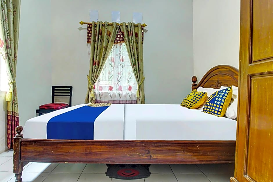 OYO HOMES 91242 Desa Wisata Cibuntu Kuningan Syariah