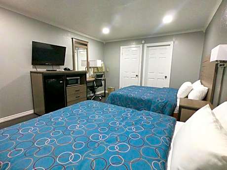 Deluxe Queen Room with Two Queen Beds