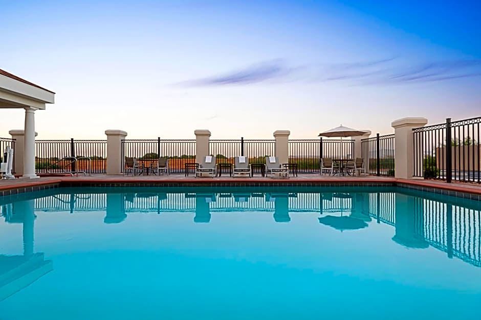 Holiday Inn Express Hotel & Suites Shawnee I-40 By IHG