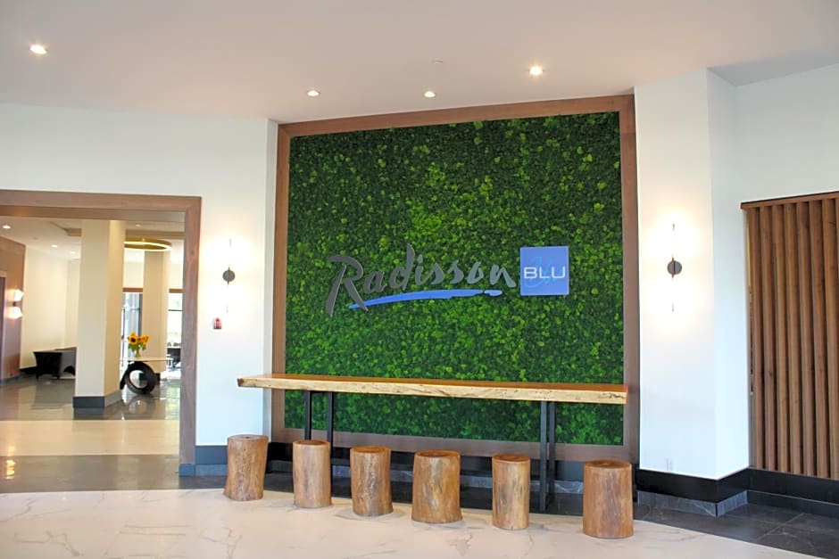Radisson Blu Vancouver Airport Hotel & Marina