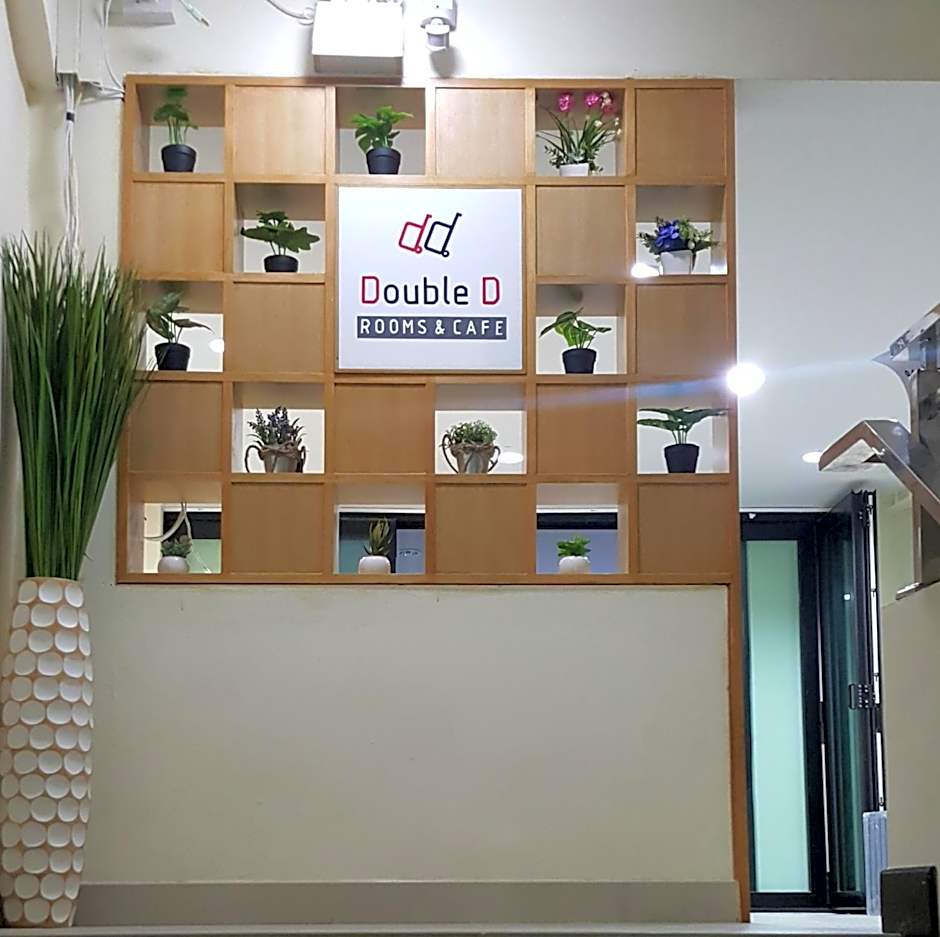 Double D Rooms & Cafe