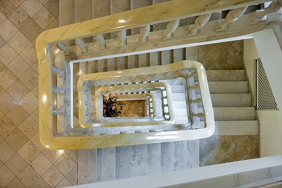 My City Hotel