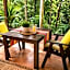 Gunnadoo Holiday Hut with Ocean Views and Jacuzzi