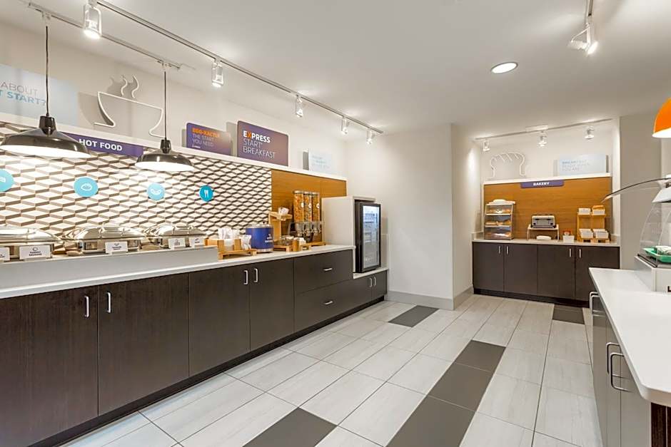 Holiday Inn Express Hotel & Suites Wilmington-University Ctr By IHG