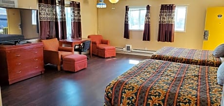 Deluxe Queen Room with Two Queen Beds - Non-Smoking