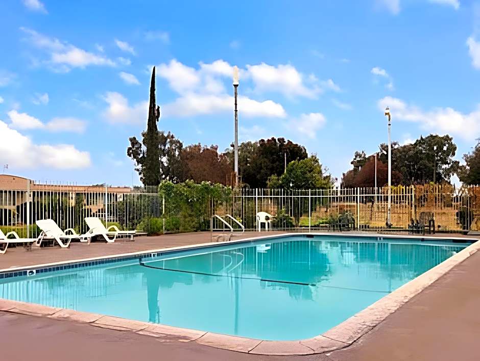 Studio 6 Suites Madera, CA Yosemite