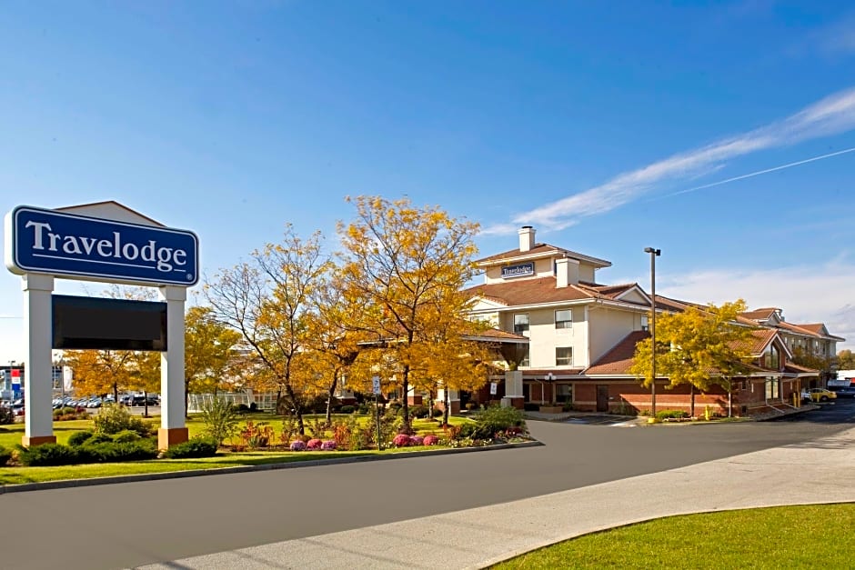 Travelodge by Wyndham Oshawa Whitby