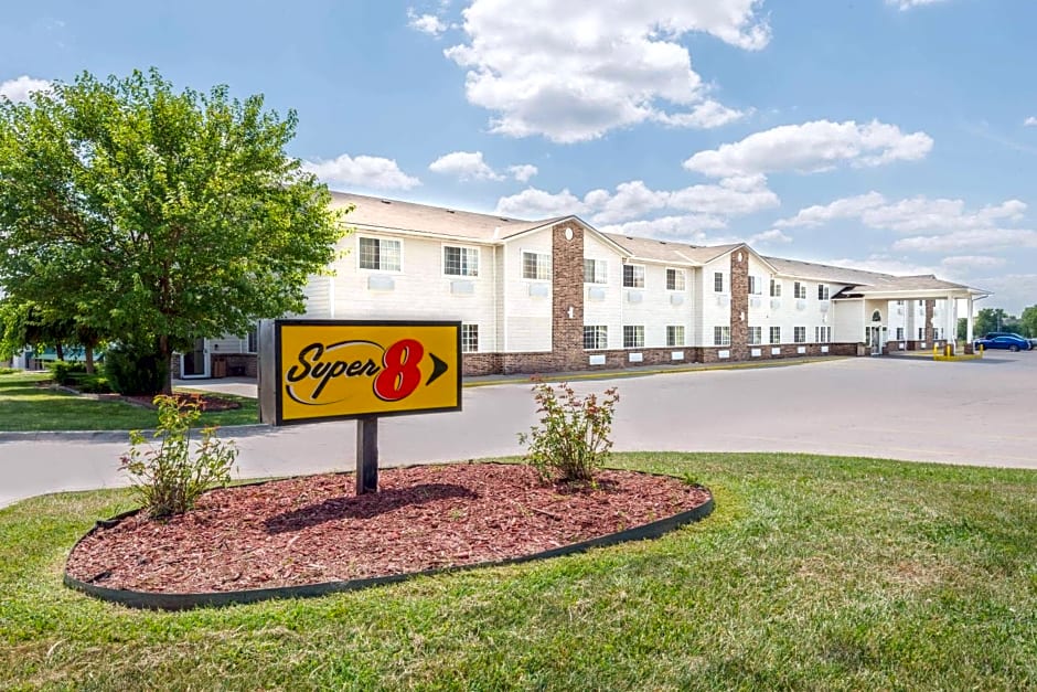 Super 8 by Wyndham Platte City Kansas City Area