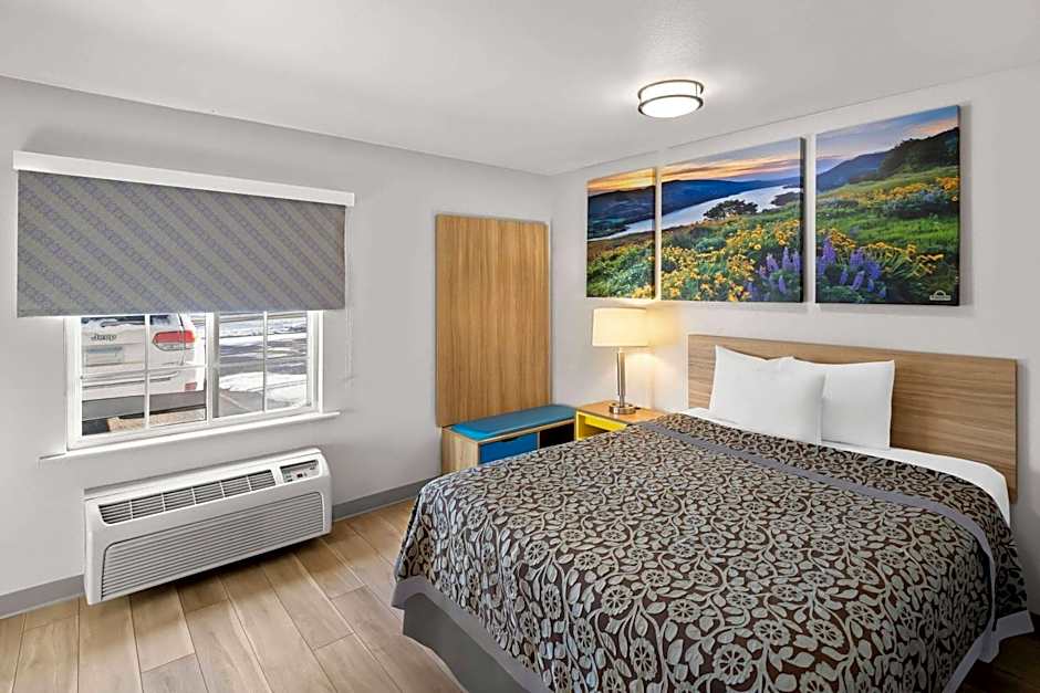 Days Inn & Suites by Wyndham Rochester South