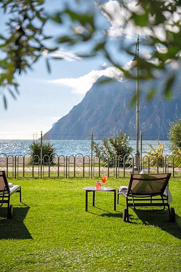 Hotel Baia Azzurra - Lake Front