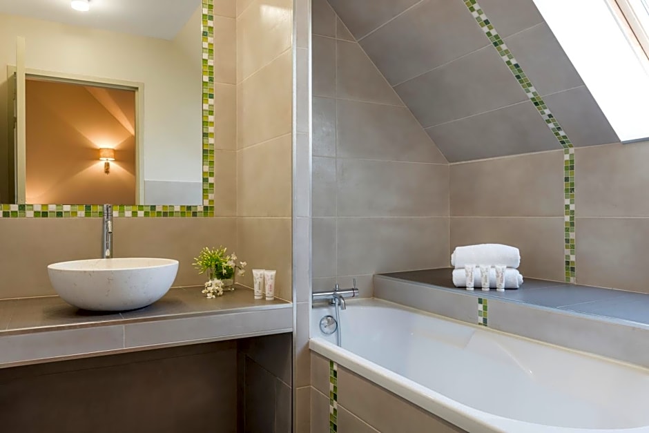 Hotel Aux Vieux Remparts, The Originals Relais (Relais du Silence)