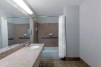 Super 8 by Wyndham Cleburne