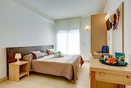 Studio (2 Adults)
