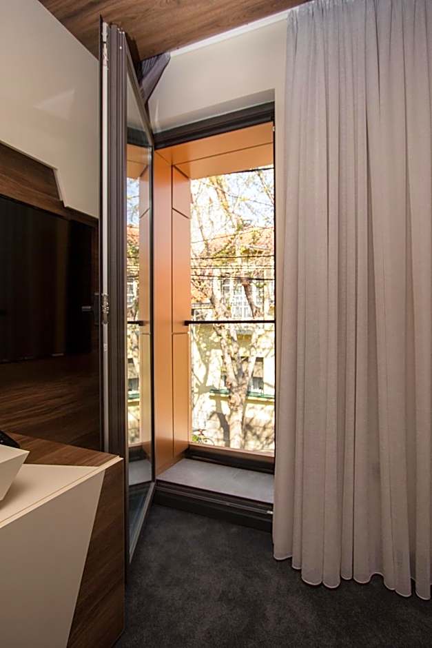 BOUTIQUE 25h by Eva stay 018