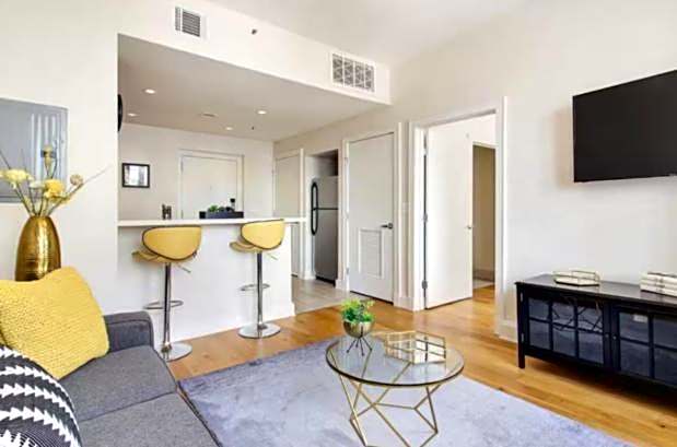 Amazing Condos Beautiful View 2 Blocks To French Quarter, Small Rooftop Pool, Gym, Seanger Theater, Super Dome, And Bourbon St