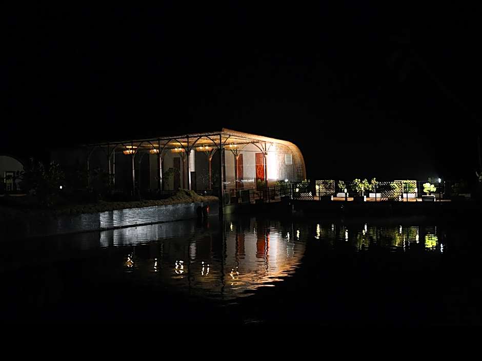 Aquatic Island by Poppys, Cochin