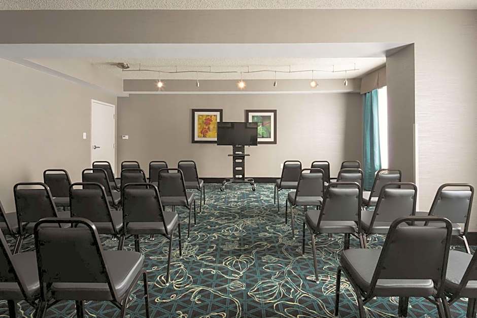La Quinta Inn & Suites by Wyndham Lynchburg At Liberty Univ.