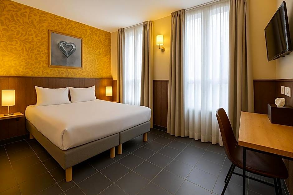 Walled off Hotel Paris