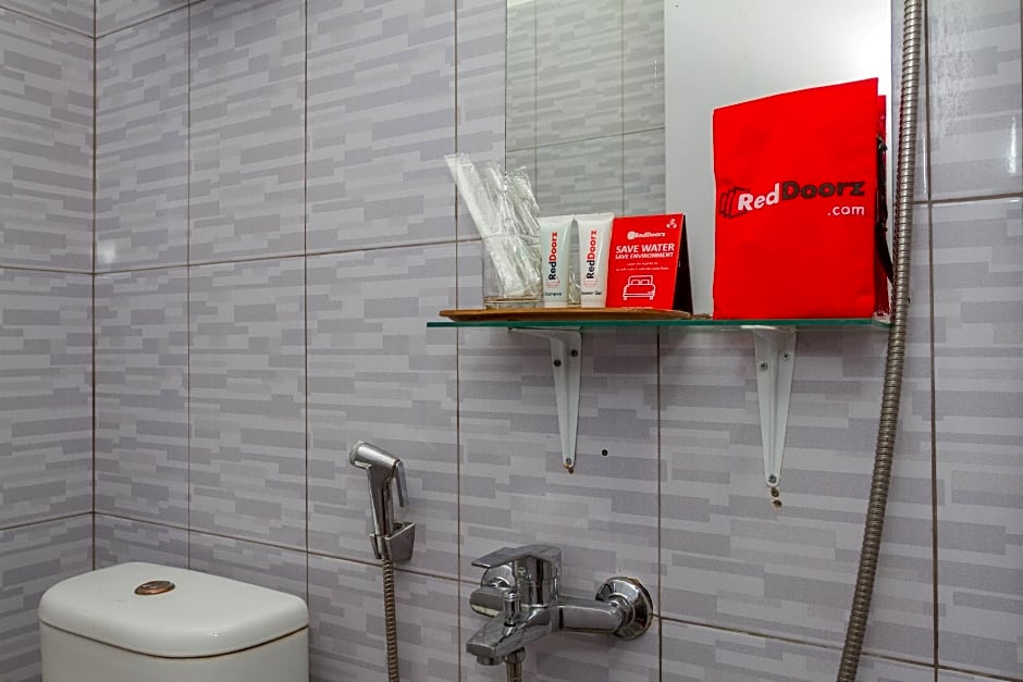 RedDoorz Plus near IPDN