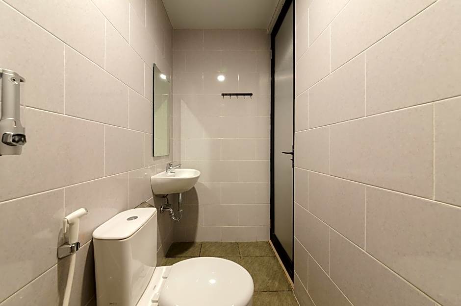 RedDoorz Plus @ Kedaton Lampung
