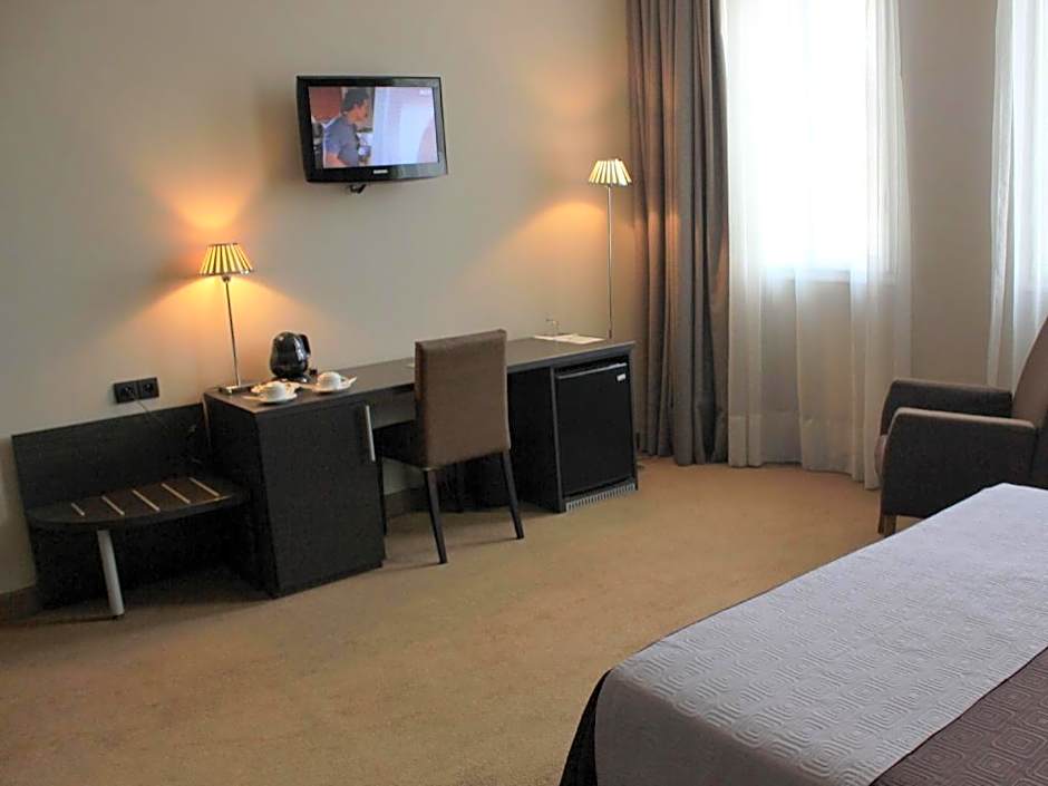 TANA Hotel