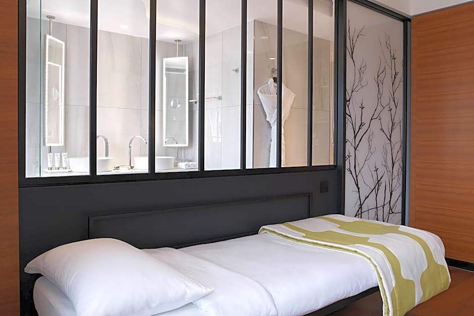 Renaissance by Marriott Paris Republique Hotel