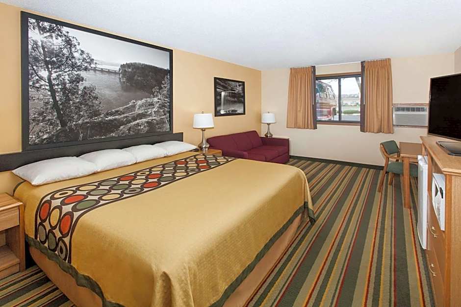 Super 8 by Wyndham Ottawa Starved Rock
