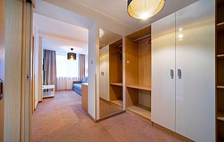 Deluxe Family Room