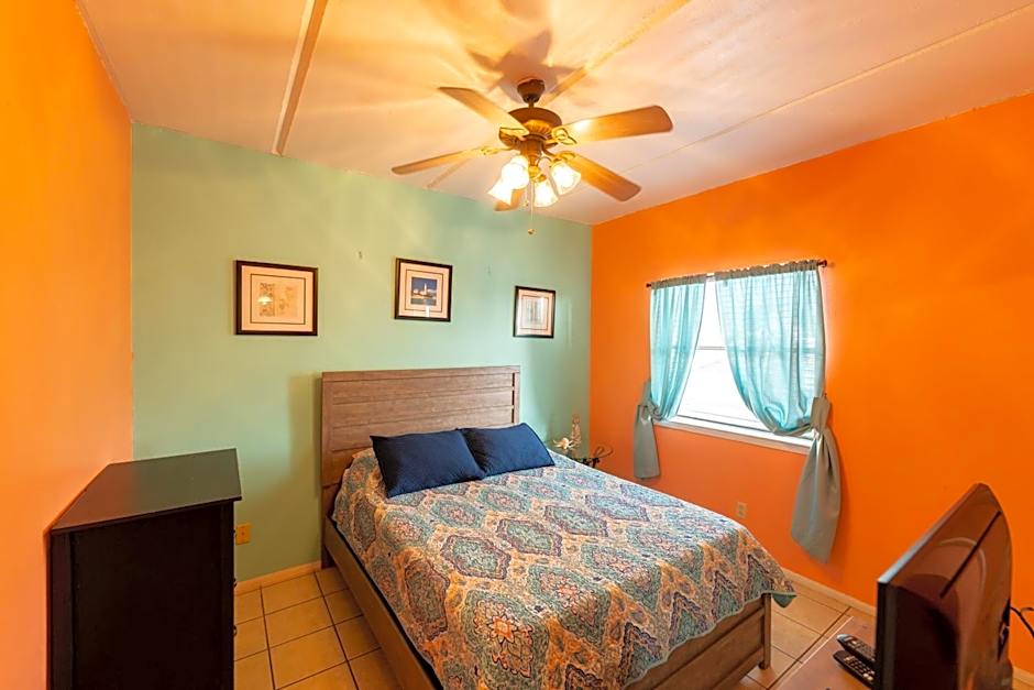 Affordable SPI family condo - walking distance to the beach, Sleeps 6, Third Floor, 2025 Traveler Award
