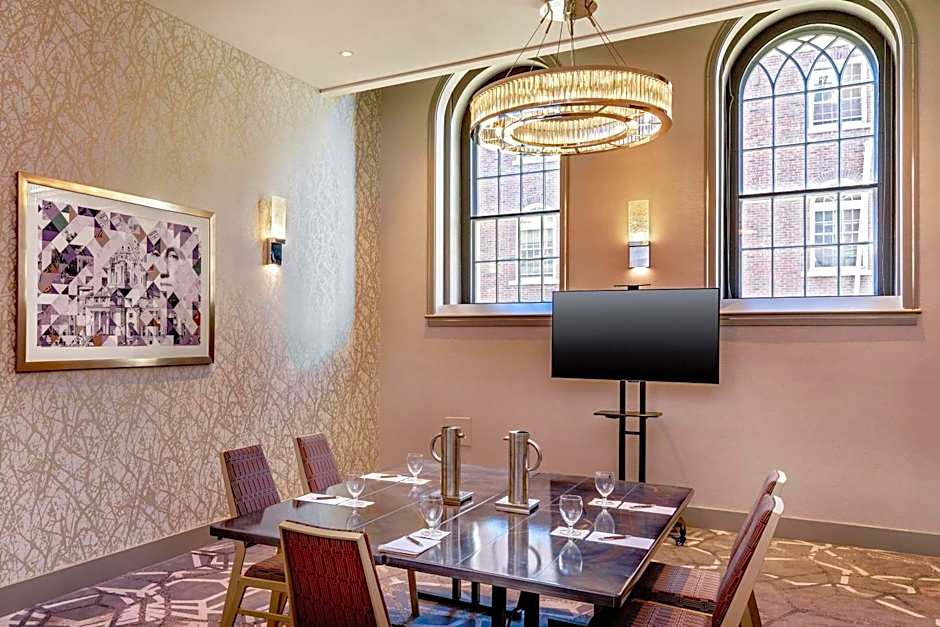 Sheraton Commander Hotel